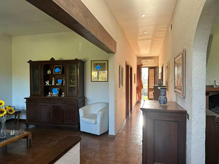 Immagine 10 di Villa in vendita  a Capannori