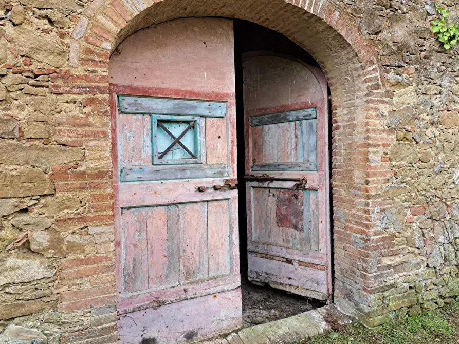 Immagine 16 di Palazzo in vendita  a Peccioli