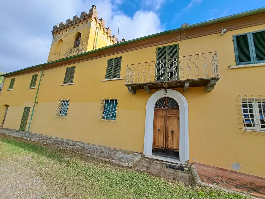 Immagine 6 di Palazzo in vendita  a Peccioli