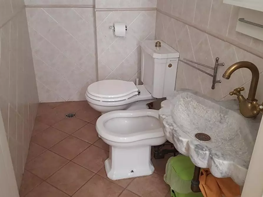 Immagine 4 di Appartamento in affitto  a Carrara