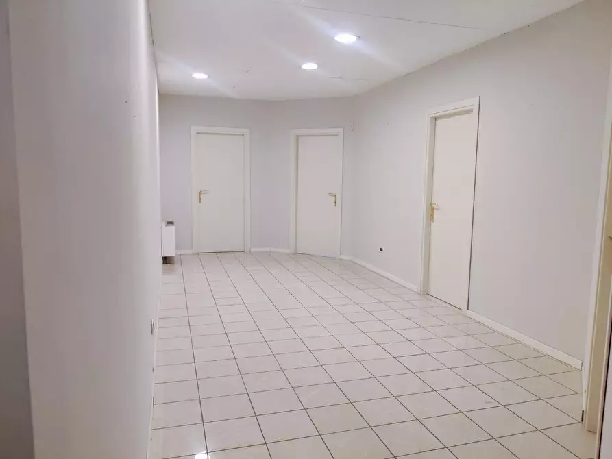 Immagine 6 di Capannone industriale in affitto  a Cascina