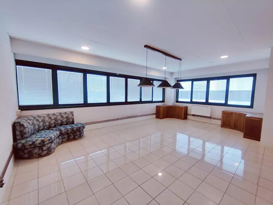 Immagine 4 di Capannone industriale in affitto  a Cascina