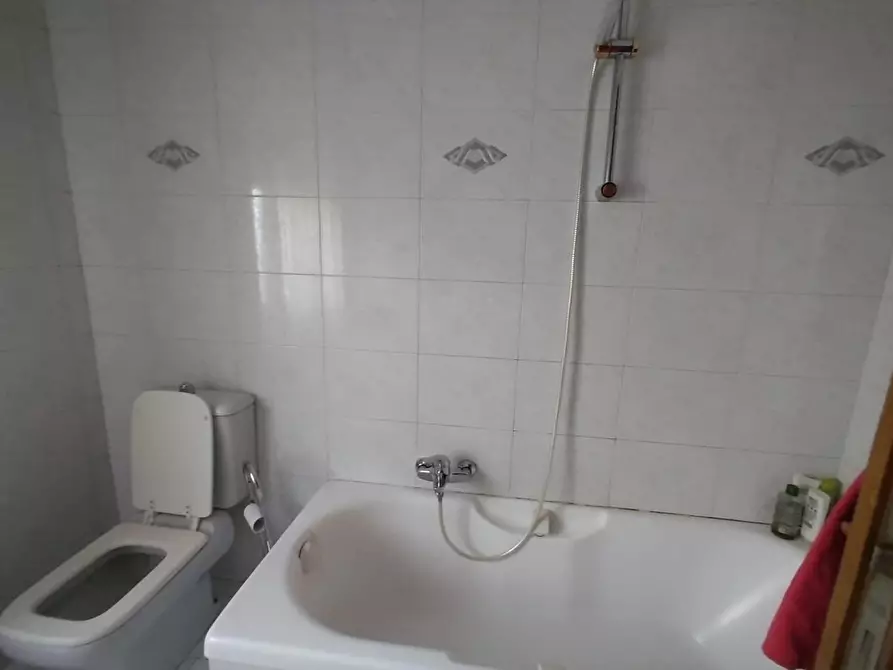 Immagine 24 di Appartamento in vendita  a Carrara