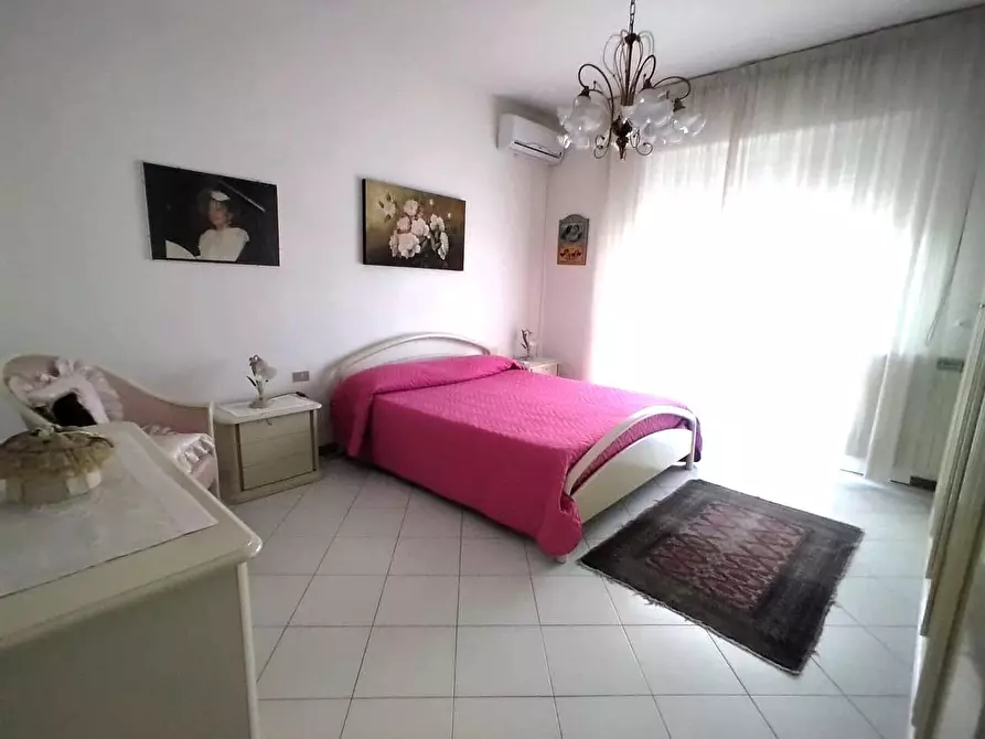 Immagine 11 di Appartamento in vendita  a Carrara