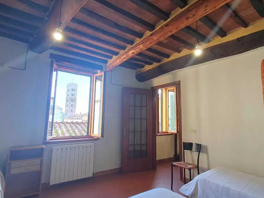 Immagine 25 di Appartamento in vendita  a Lucca