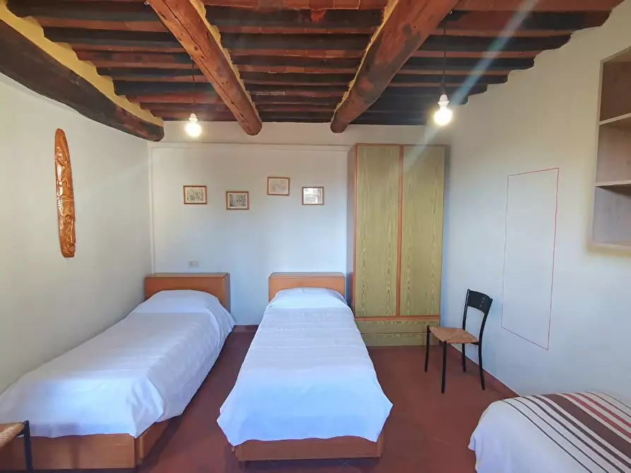 Immagine 23 di Appartamento in vendita  a Lucca