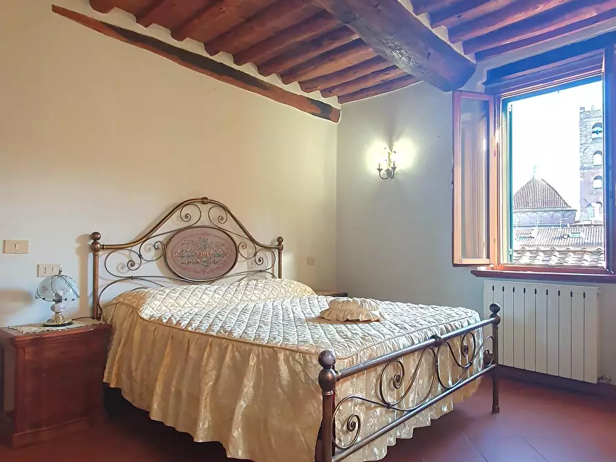 Immagine 32 di Appartamento in vendita  a Lucca