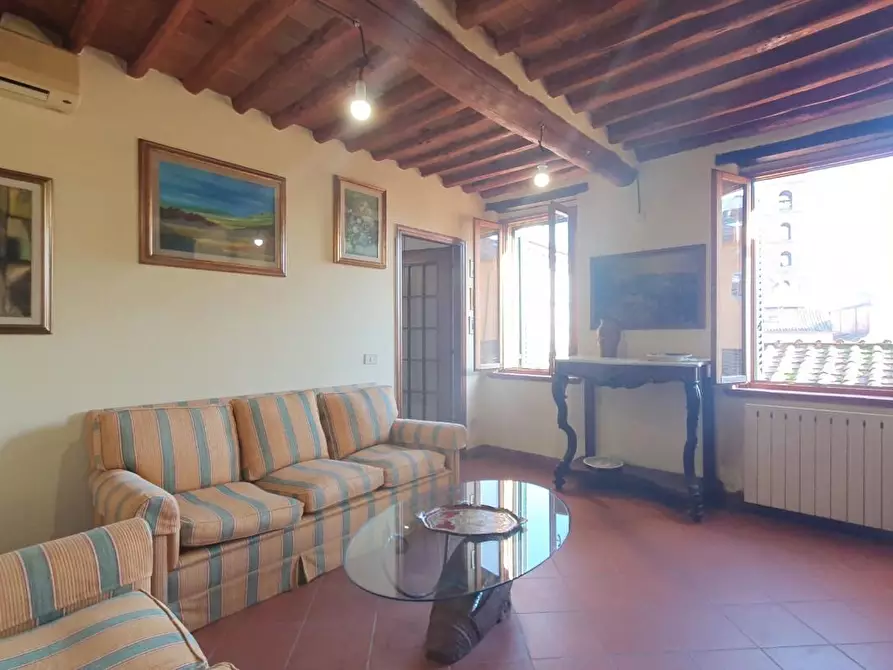 Immagine 4 di Appartamento in vendita  a Lucca