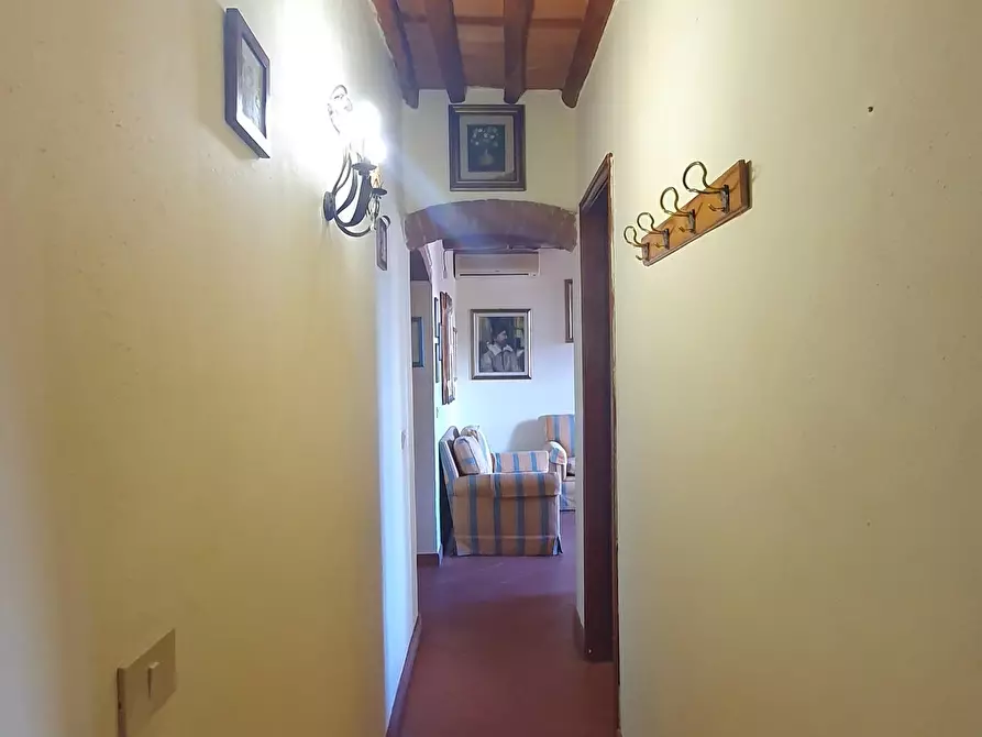 Immagine 33 di Appartamento in vendita  a Lucca