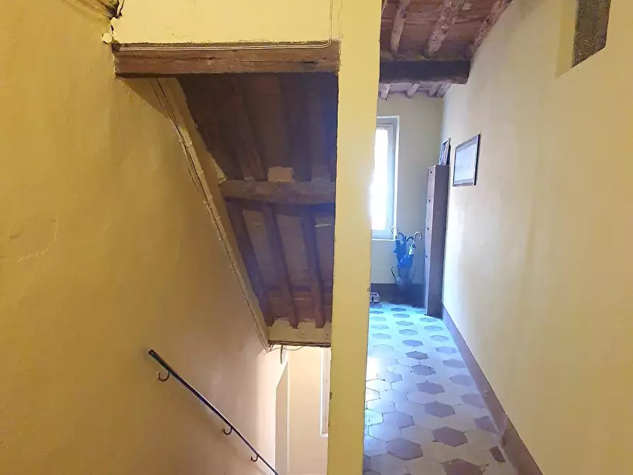 Immagine 37 di Appartamento in vendita  a Lucca