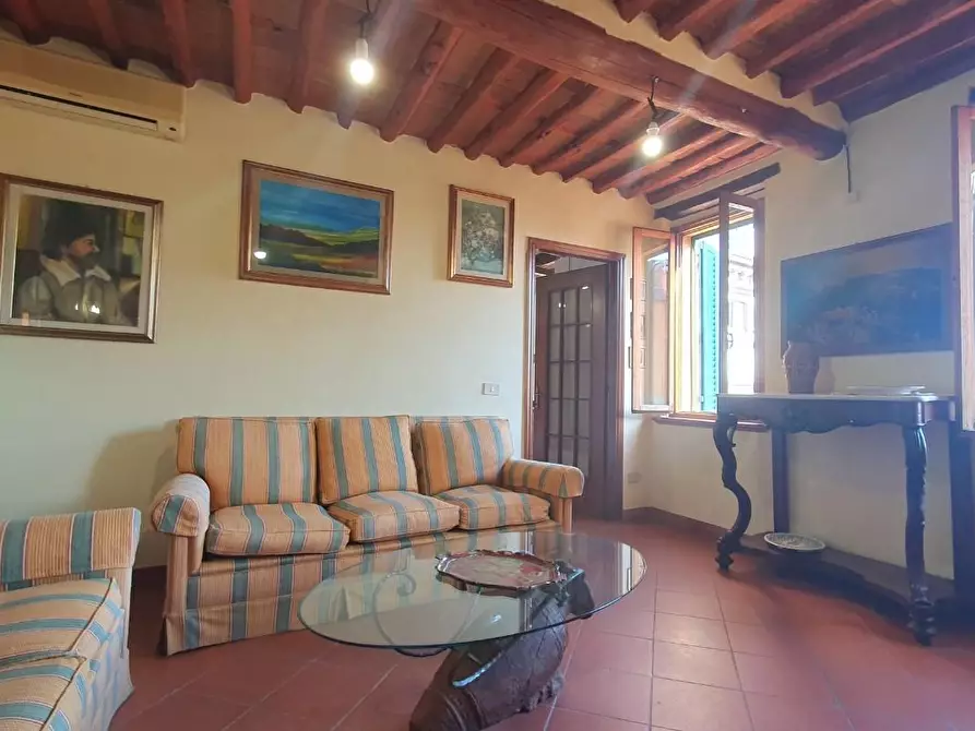 Immagine 5 di Appartamento in vendita  a Lucca