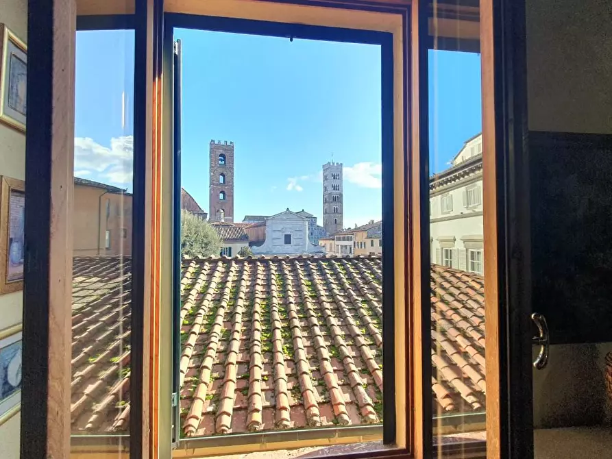 Immagine 10 di Appartamento in vendita  a Lucca