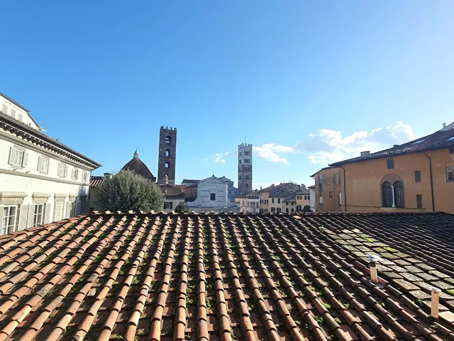 Immagine 9 di Appartamento in vendita  a Lucca