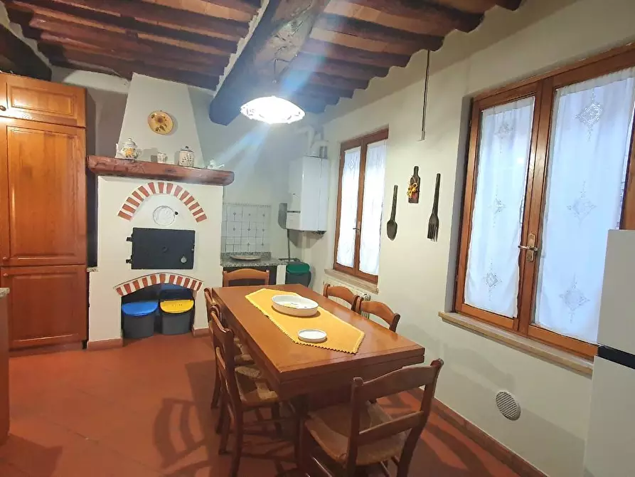 Immagine 13 di Appartamento in vendita  a Lucca