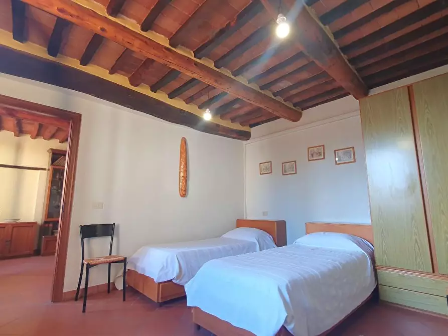 Immagine 24 di Appartamento in vendita  a Lucca