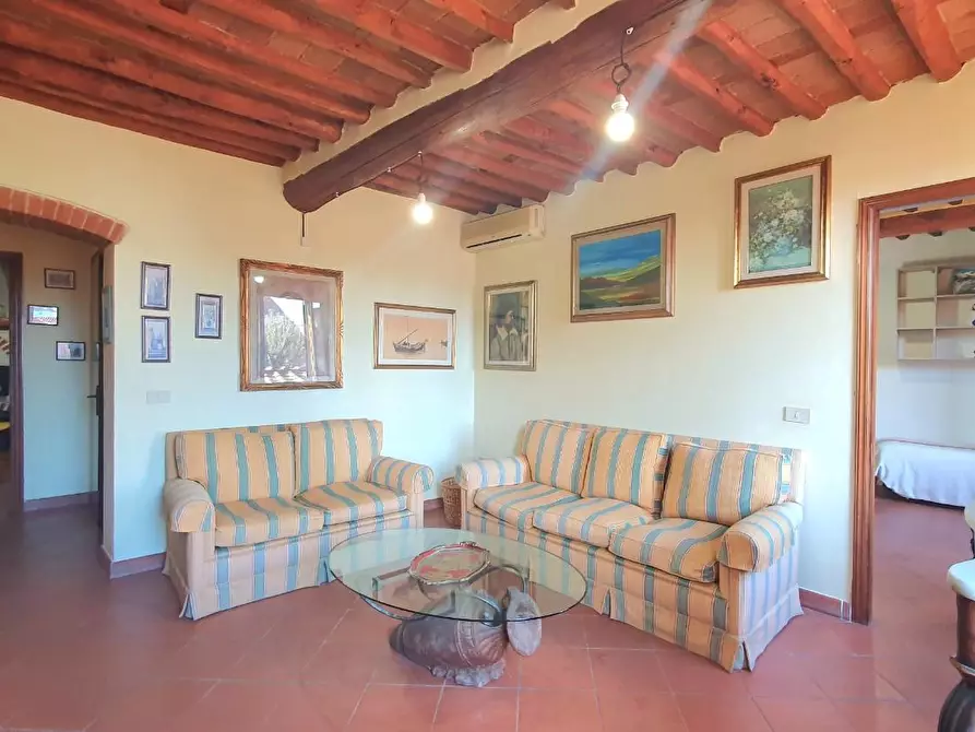 Immagine 6 di Appartamento in vendita  a Lucca