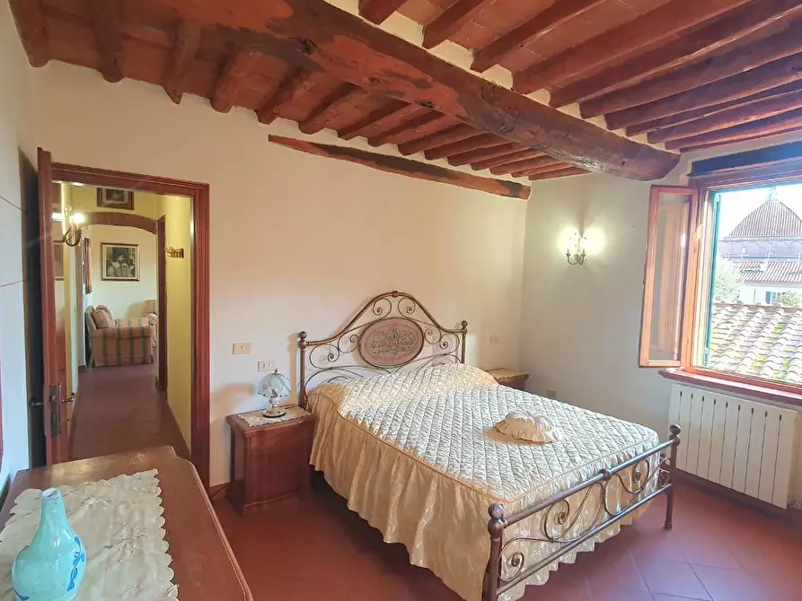 Immagine 30 di Appartamento in vendita  a Lucca