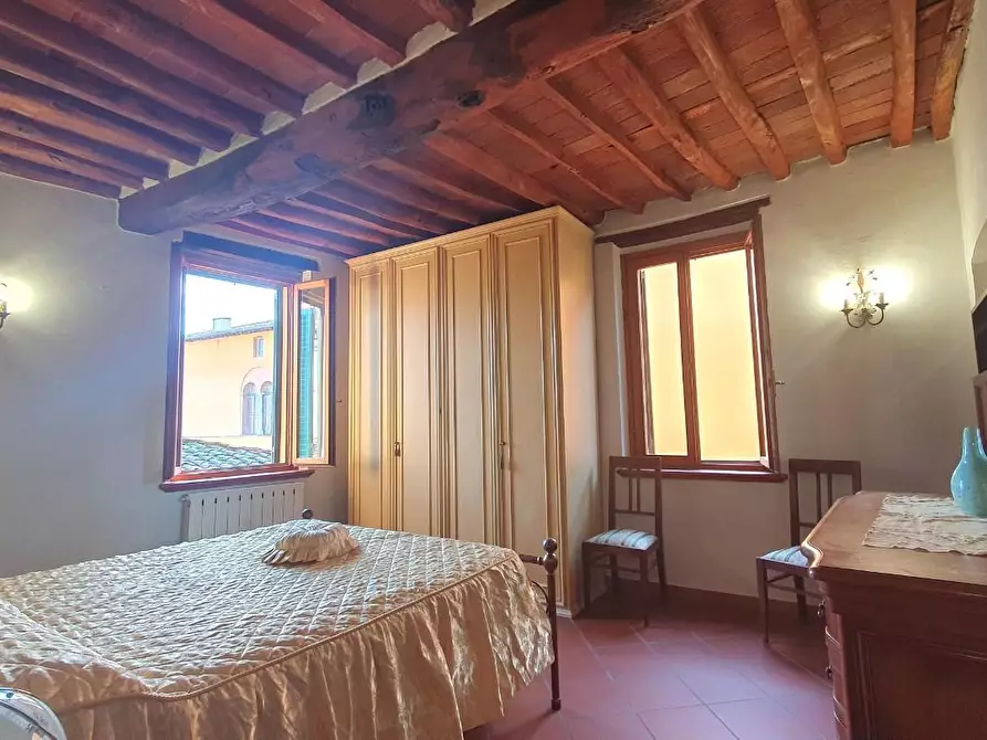 Immagine 31 di Appartamento in vendita  a Lucca