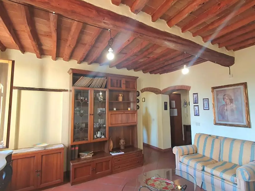 Immagine 7 di Appartamento in vendita  a Lucca