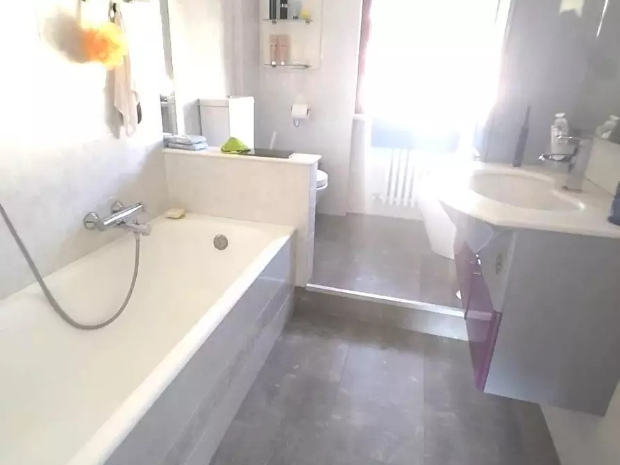 Immagine 10 di Appartamento in vendita  a Carrara