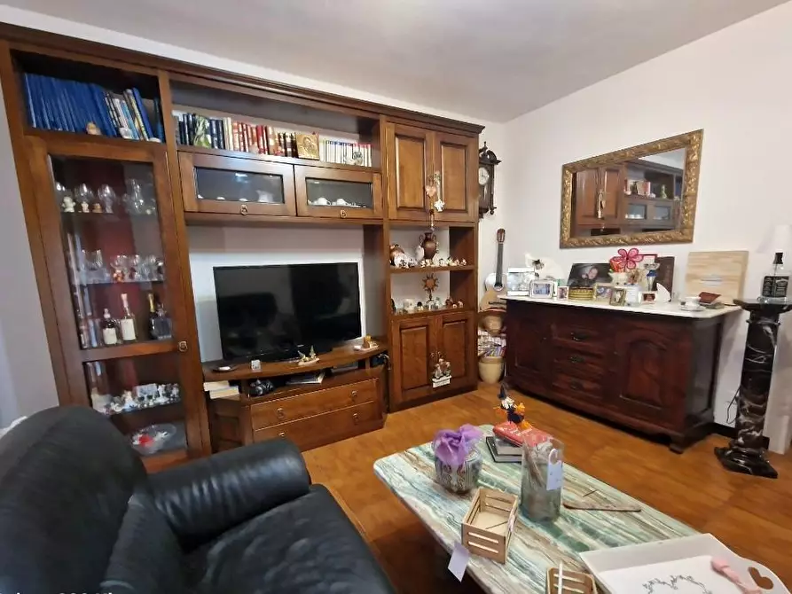 Immagine 19 di Appartamento in vendita  a Ortonovo