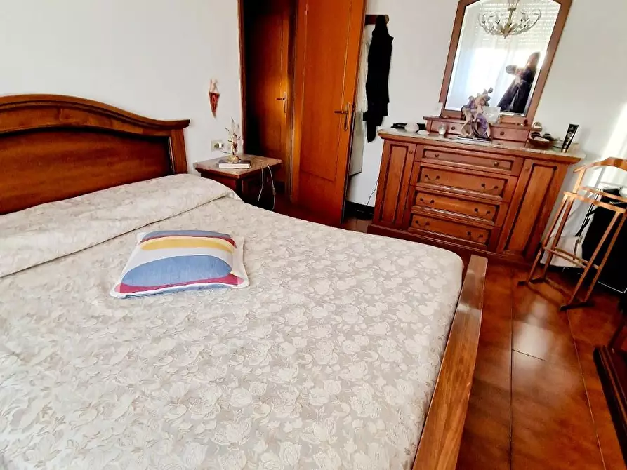 Immagine 9 di Appartamento in vendita  a Ortonovo