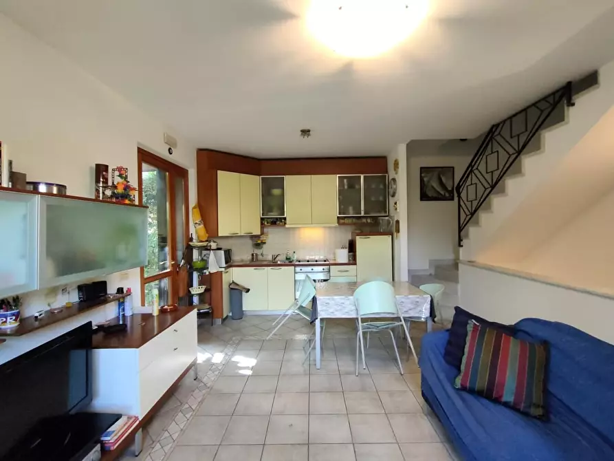 Immagine 2 di Villetta a schiera in vendita  a Massa