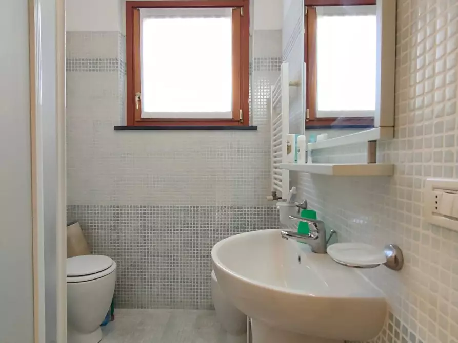 Immagine 12 di Villetta a schiera in vendita  a Massa