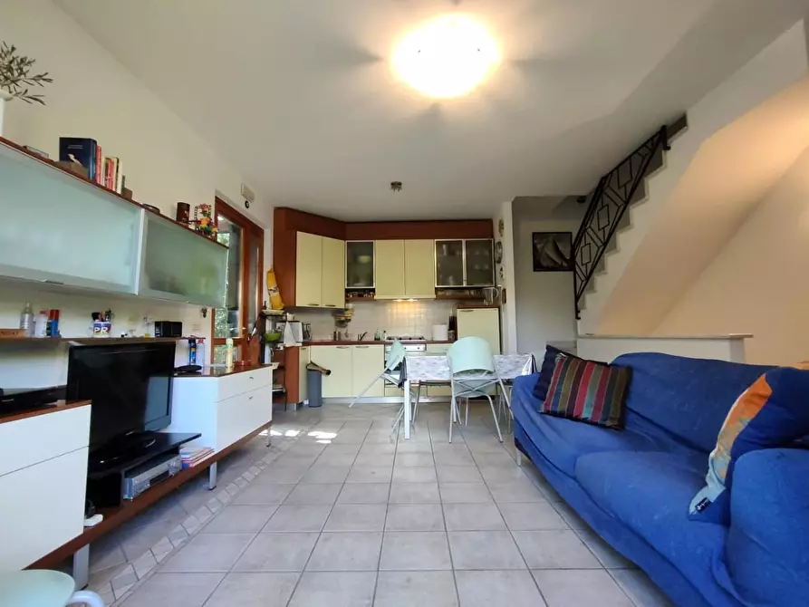 Immagine 15 di Villetta a schiera in vendita  a Massa