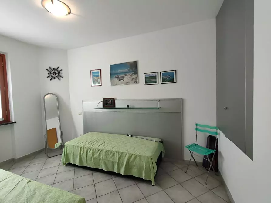 Immagine 9 di Villetta a schiera in vendita  a Massa