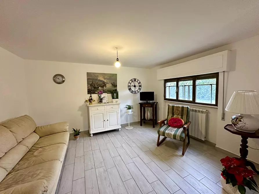 Immagine 24 di Villa in vendita  a Capannori