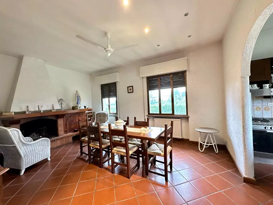 Immagine 9 di Villa in vendita  a Capannori