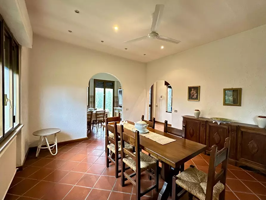 Immagine 11 di Villa in vendita  a Capannori