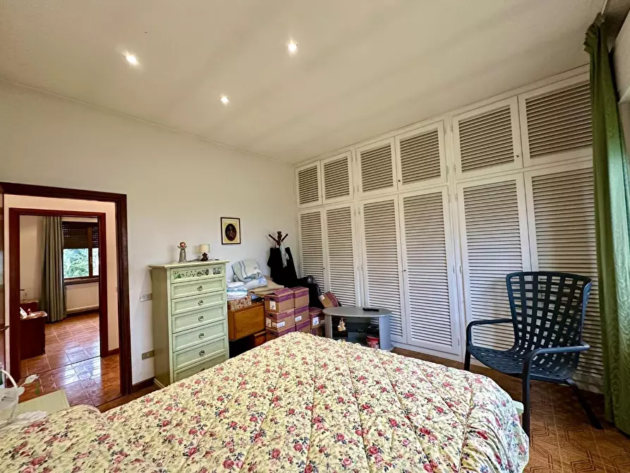 Immagine 43 di Villa in vendita  a Capannori