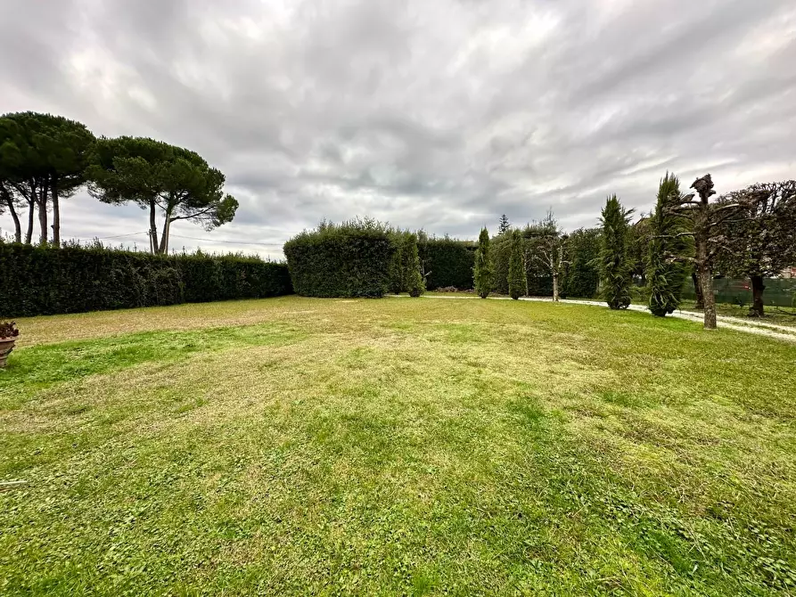 Immagine 54 di Villa in vendita  a Capannori