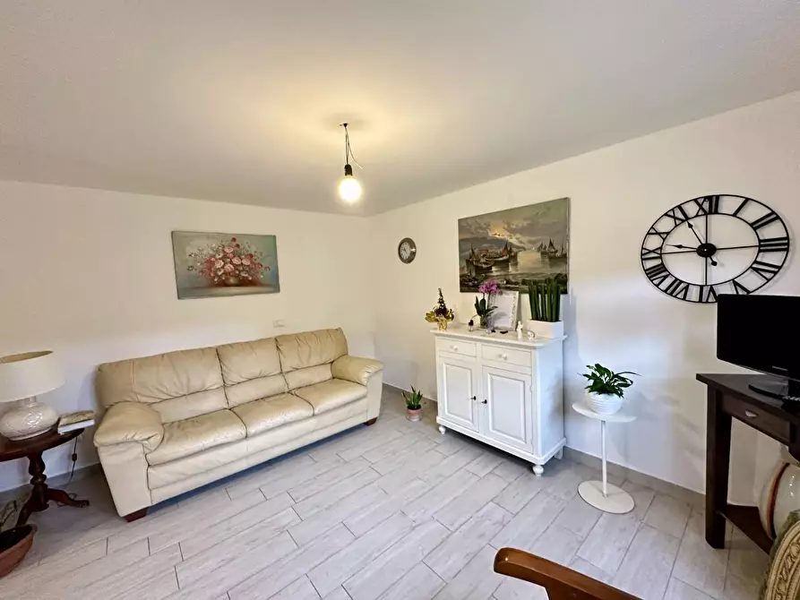 Immagine 25 di Villa in vendita  a Capannori