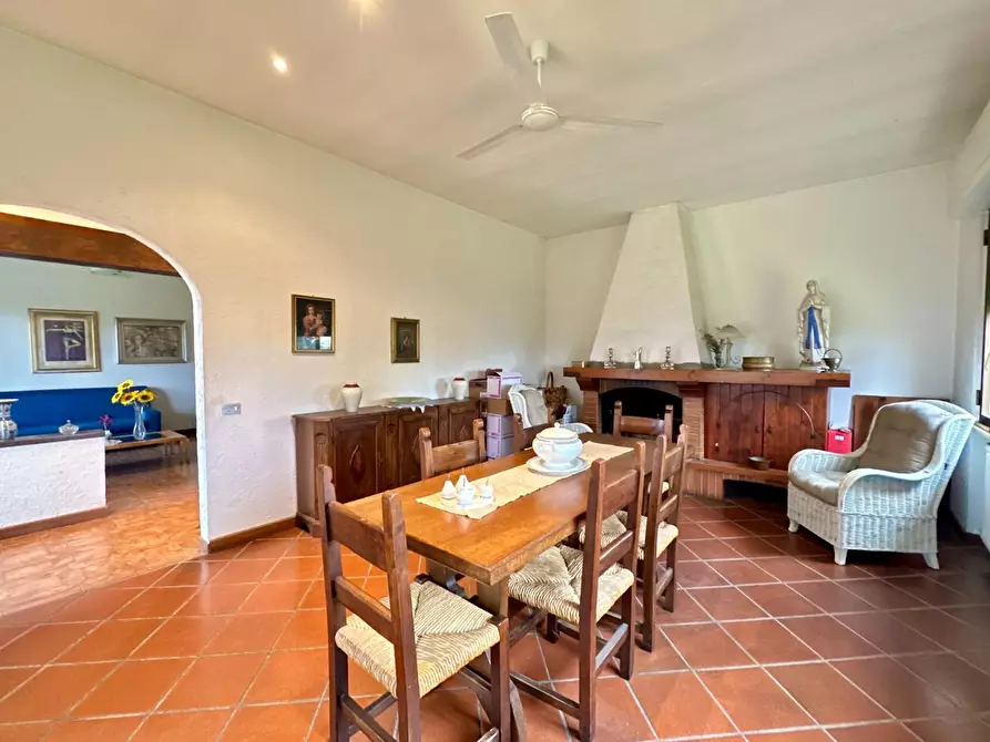 Immagine 10 di Villa in vendita  a Capannori