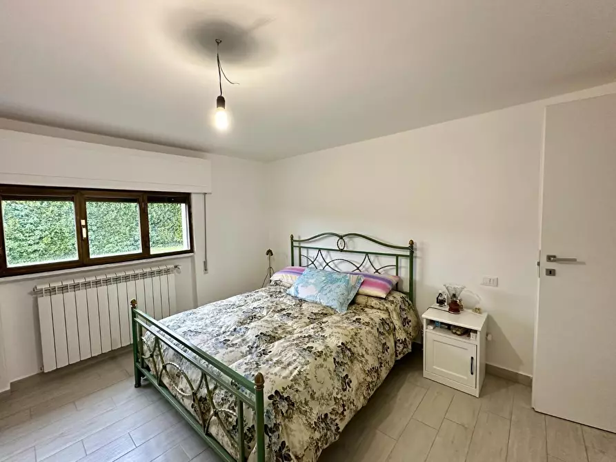 Immagine 27 di Villa in vendita  a Capannori