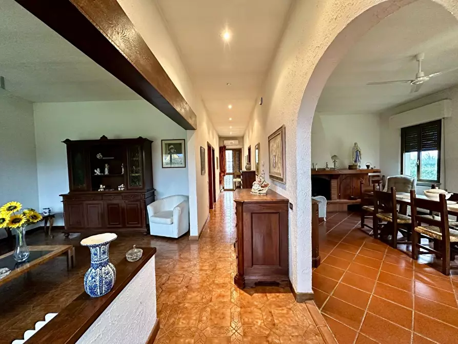 Immagine 5 di Villa in vendita  a Capannori