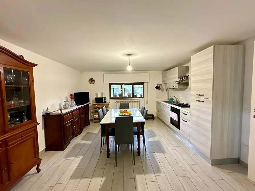 Immagine 50 di Villa in vendita  a Capannori