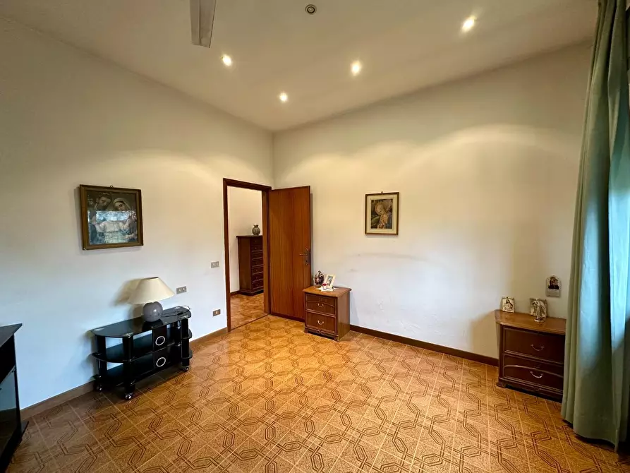 Immagine 45 di Villa in vendita  a Capannori