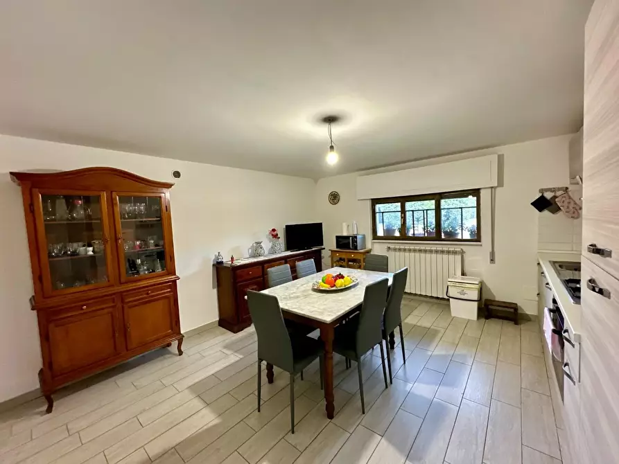 Immagine 21 di Villa in vendita  a Capannori