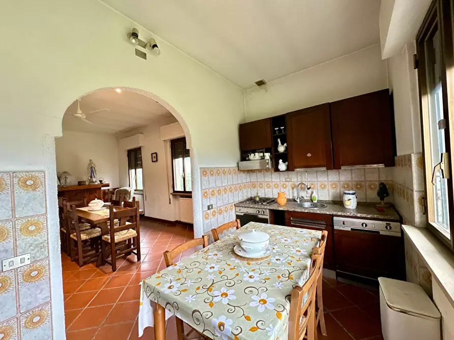 Immagine 13 di Villa in vendita  a Capannori