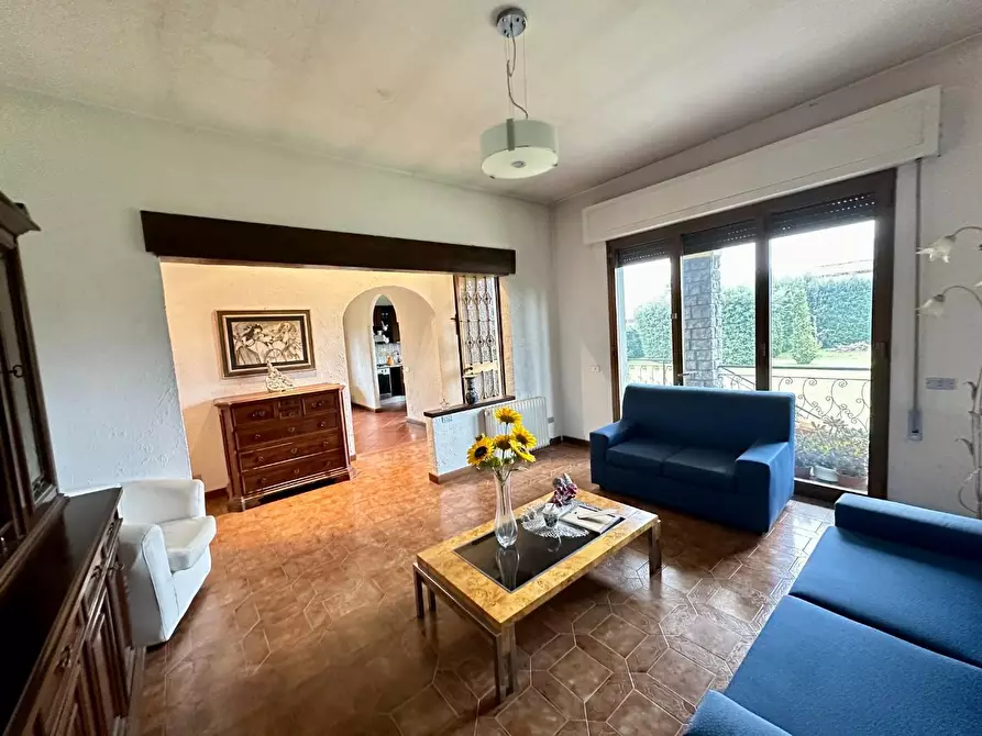 Immagine 38 di Villa in vendita  a Capannori