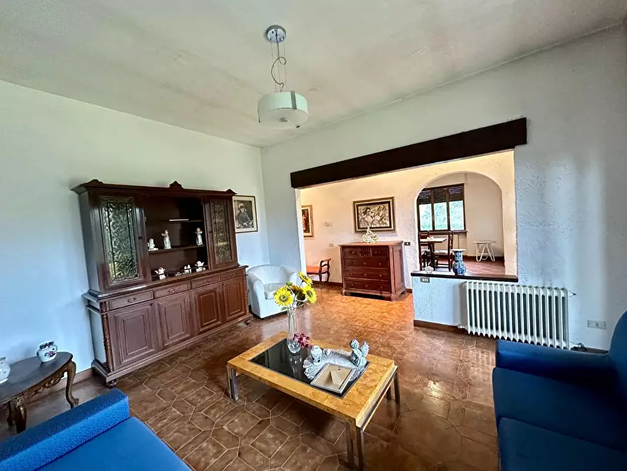 Immagine 8 di Villa in vendita  a Capannori