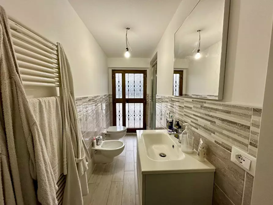 Immagine 52 di Villa in vendita  a Capannori