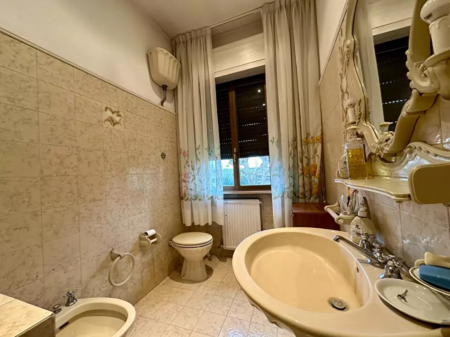 Immagine 20 di Villa in vendita  a Capannori