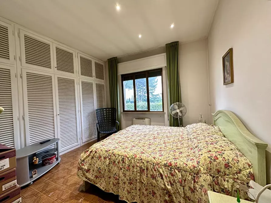 Immagine 15 di Villa in vendita  a Capannori