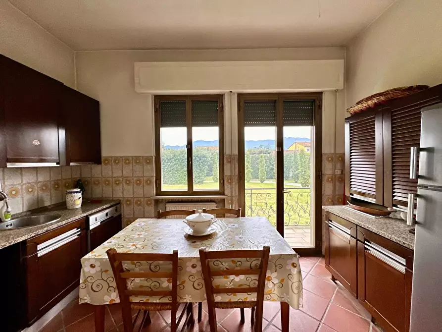 Immagine 12 di Villa in vendita  a Capannori