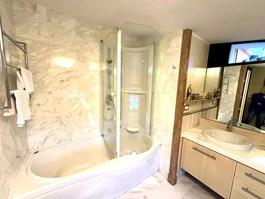 Immagine 21 di Casa semindipendente in vendita  a Carrara